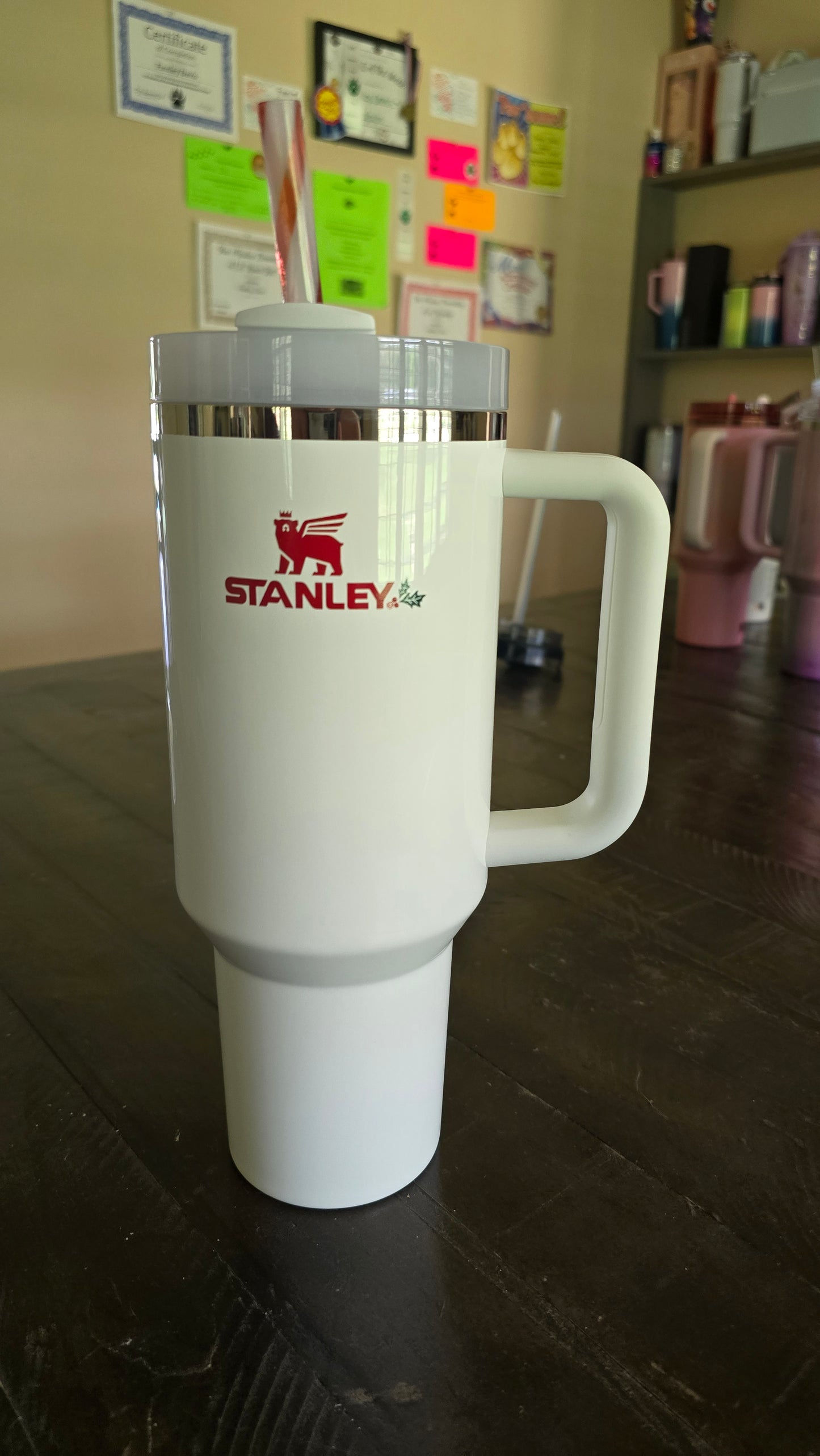 Excellent Used Condition Mistletoe 40oz Stanley