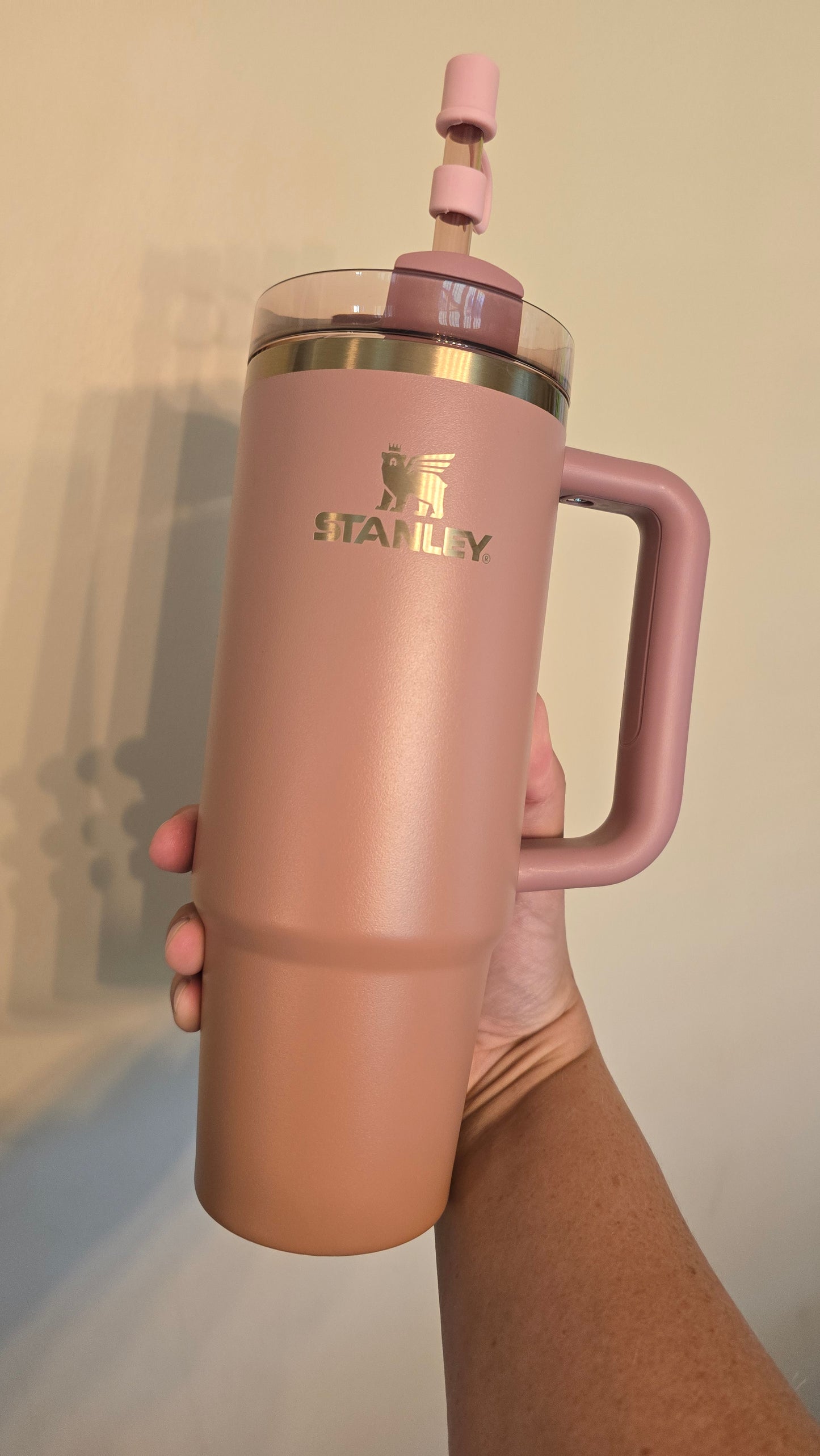 Excellent Used Condition: 30oz Antique Pink