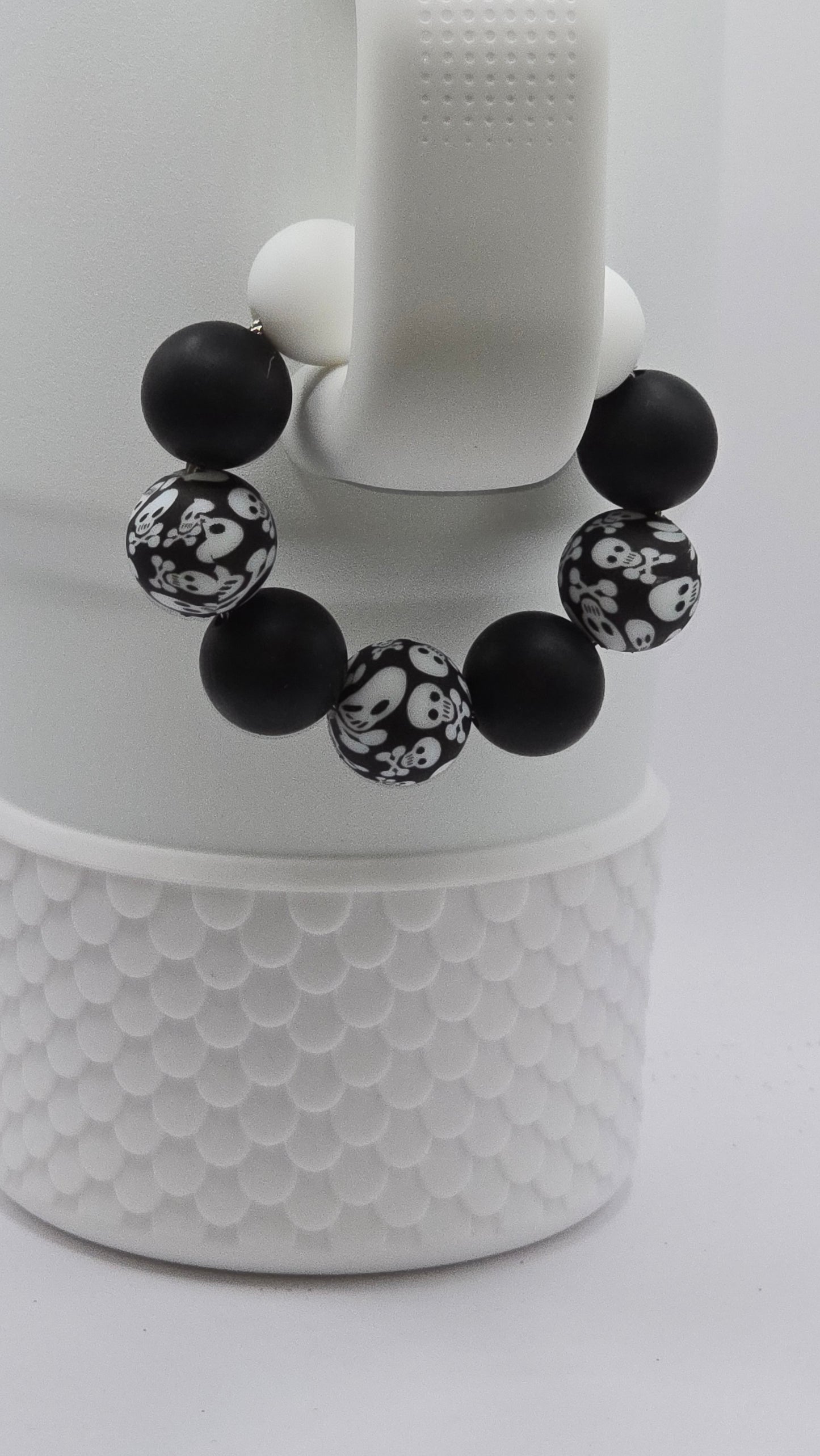 Handle Charm: Skull and Crossbones